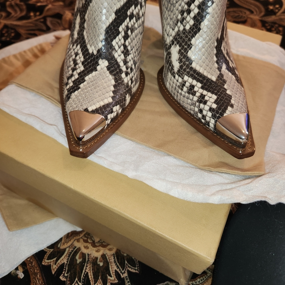 Michael Kors Python Snakeskin Boots US	   EU	     Inches6	     36.5	   8.87 - Picture 8 of 16